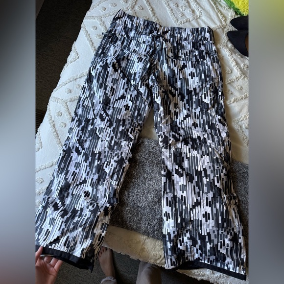 Snowpants - Picture 3 of 3